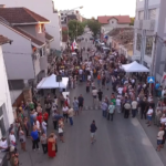 Opštinski odbor SNS-a i njeni simpatizeri održali skup ispred prostorija stranke